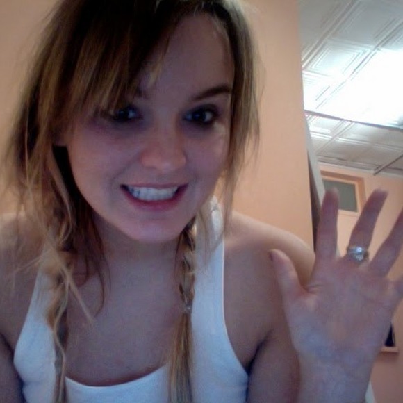 Meet your Posher, Hannah - Picture 1 of 1